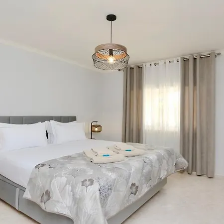 Moura Patio By Cleverdetails In شقة